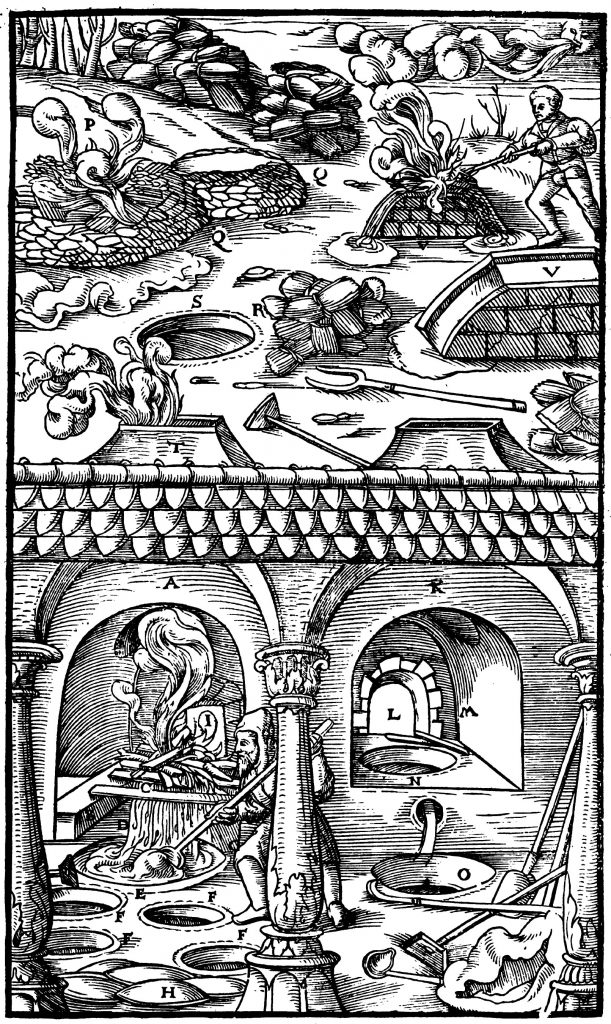 Metallschmelzarbeiten Mitte des 16. Jahrhunderts. Hier wurde noch Holzkohle als Brennstoff eingesetzt, die im Meiler (oben links im Bild) erzeugt wird. Steinkohle war damals zwar kein unbekannter, aber ein eher selten verwendeter Stoff.